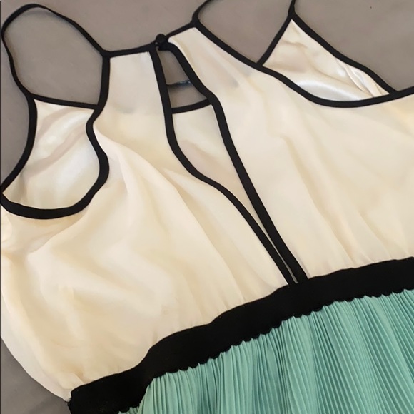 Andree Key Hole Dress 👗 - Picture 4 of 4